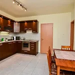 Cappuccino Apartment With Balcony And Free Parking